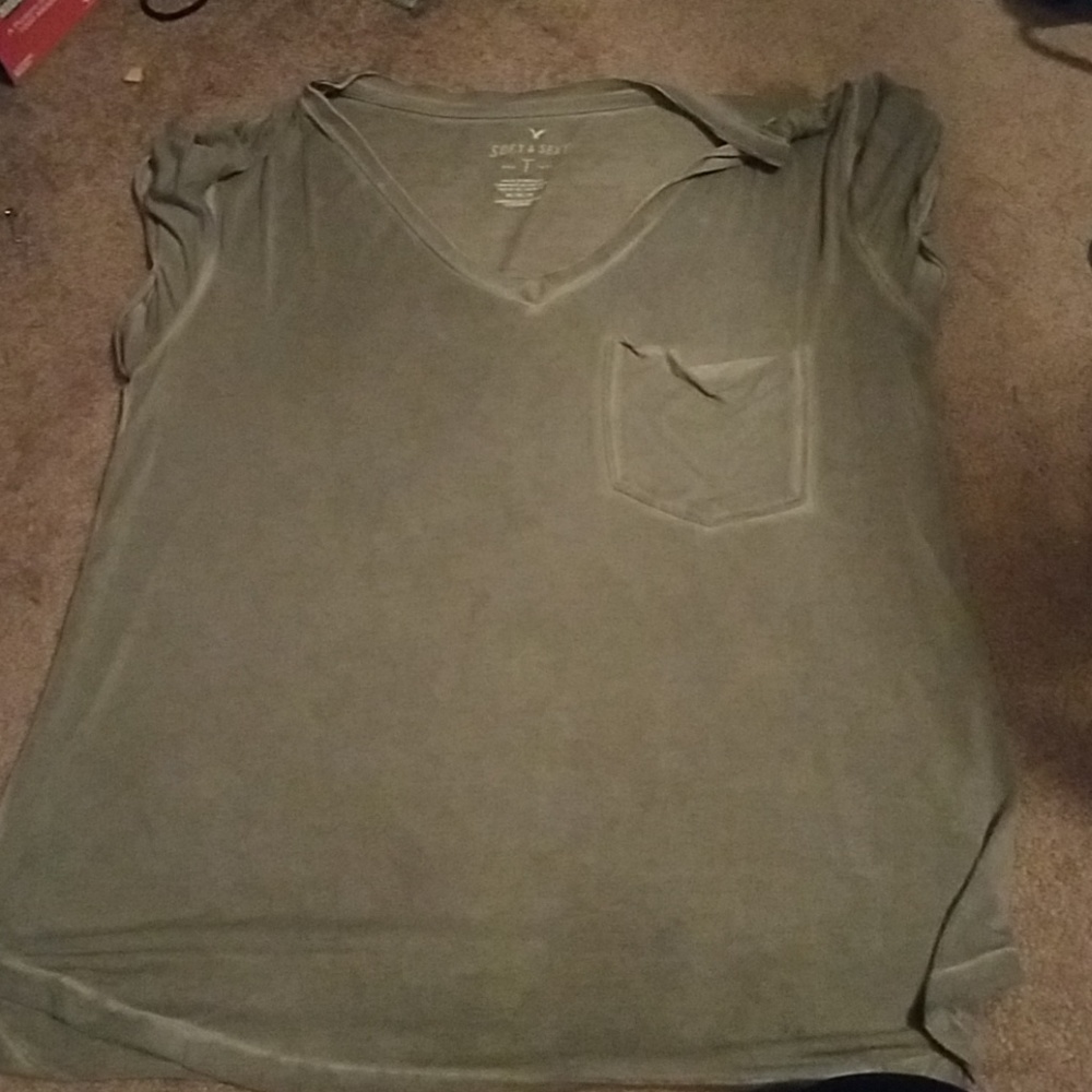 Short sleeve v neck shirt